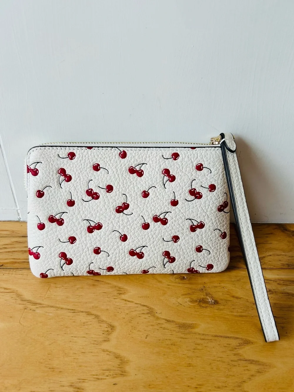 Coach NWT Cherry Wristlet Pebble Leather Zipper Closure Chalk White